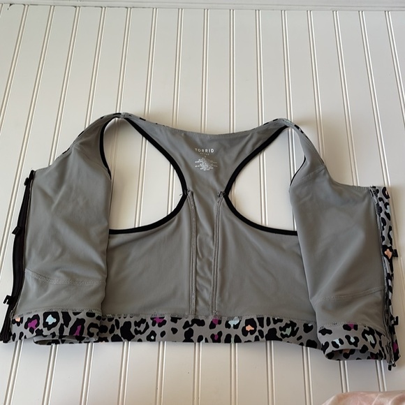torrid | Women's Low-Impact Wireless Zip-Front Active Sports Bra Size 3X - Picture 6 of 10